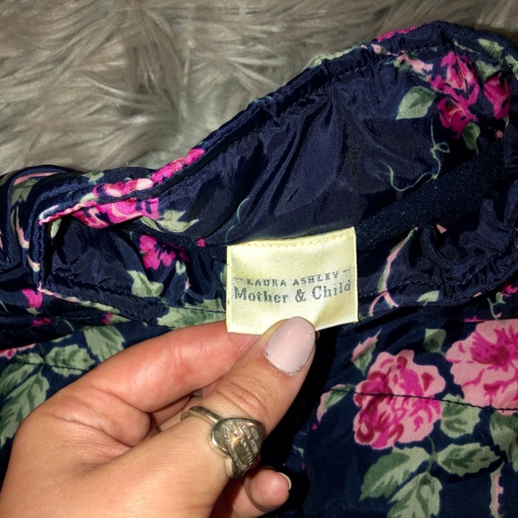 Girl's Winter Vest with Roses - Picture 4 of 5